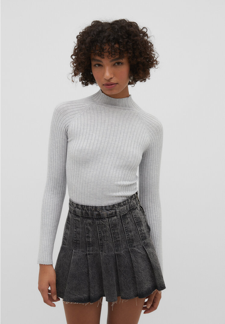 Stradivarius Gerippter Pullover mit halbhohem Rollkragen Grau Melange M