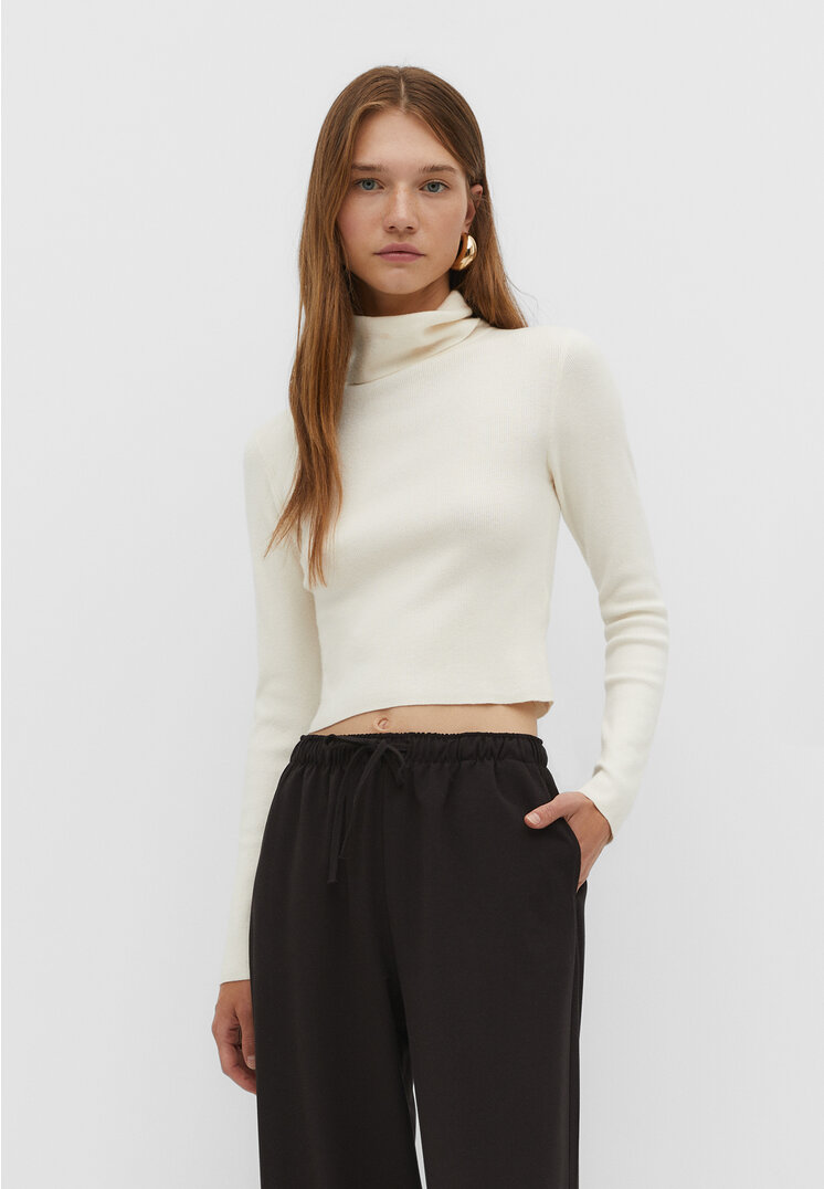 Stradivarius Cropped-Rollkragenpullover Ecru M