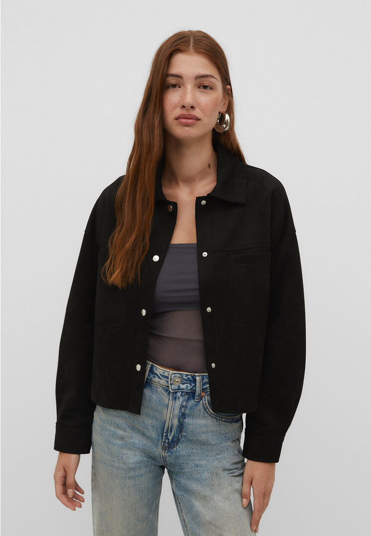 Stradivarius Kurzes Overshirt in Wildlederoptik Schwarz S