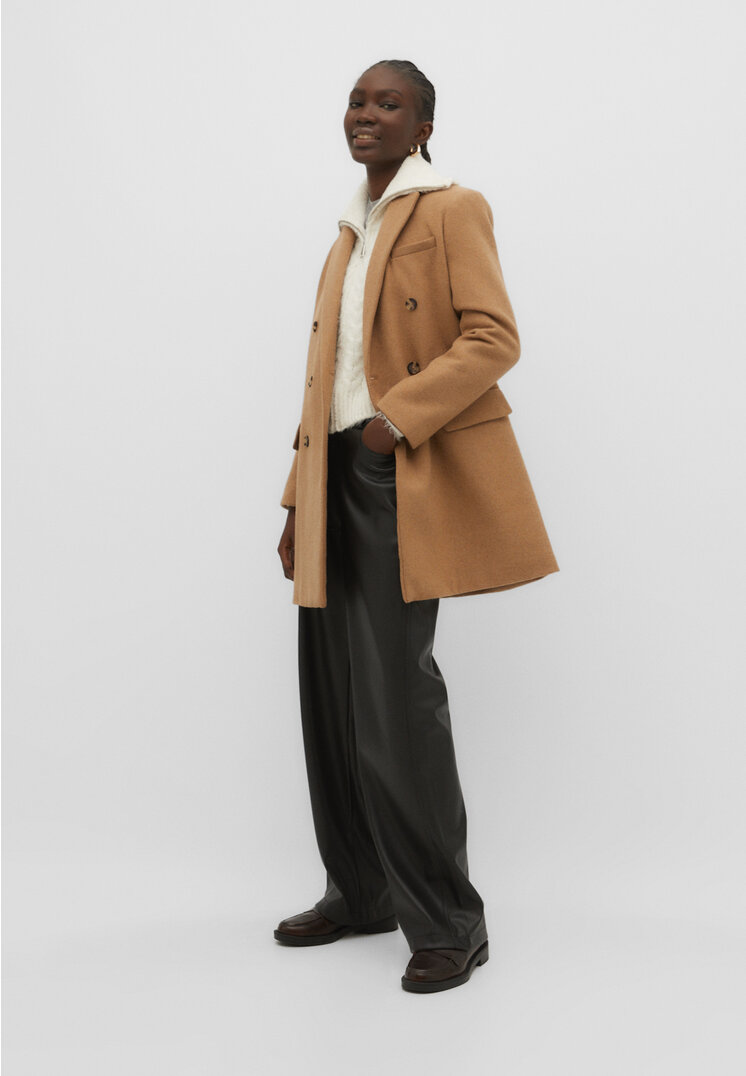 Stradivarius Gerade geschnittener Mantel mit Knöpfen Beige M
