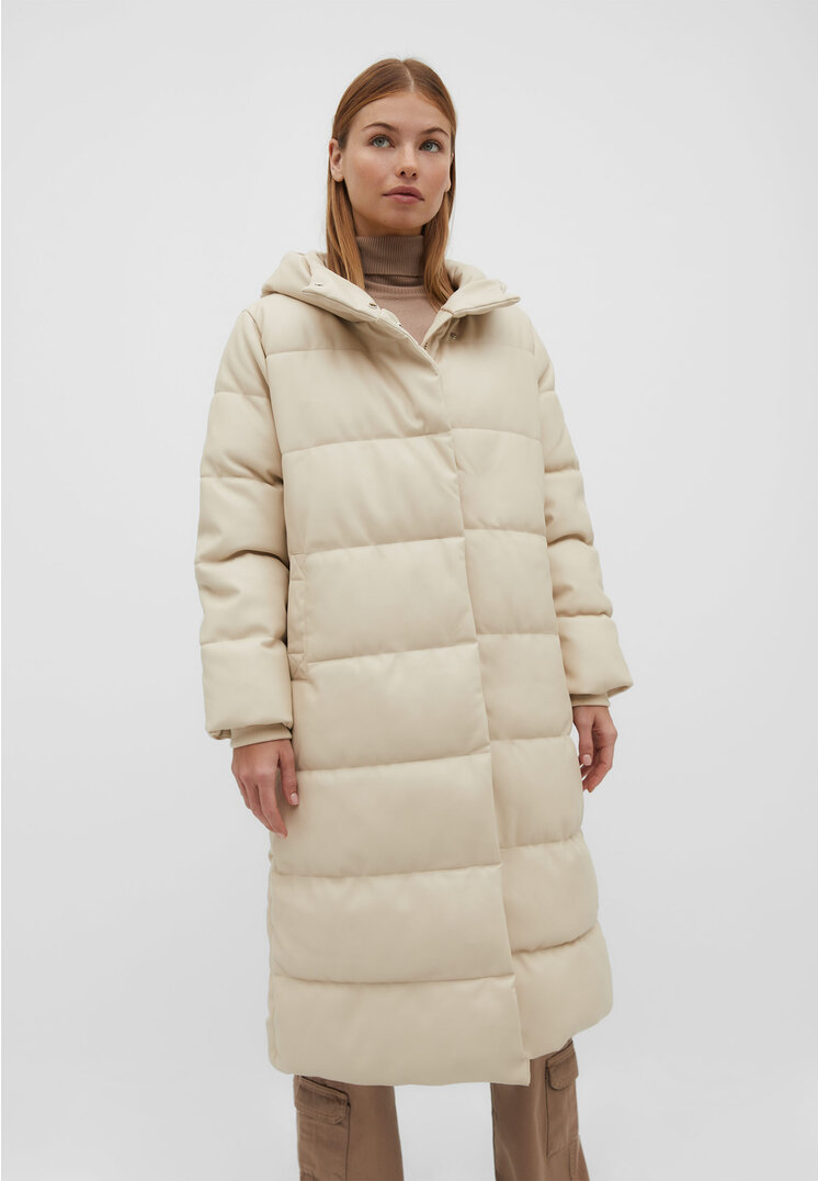 Stradivarius Langer Steppmantel aus Kunstleder Ecru L