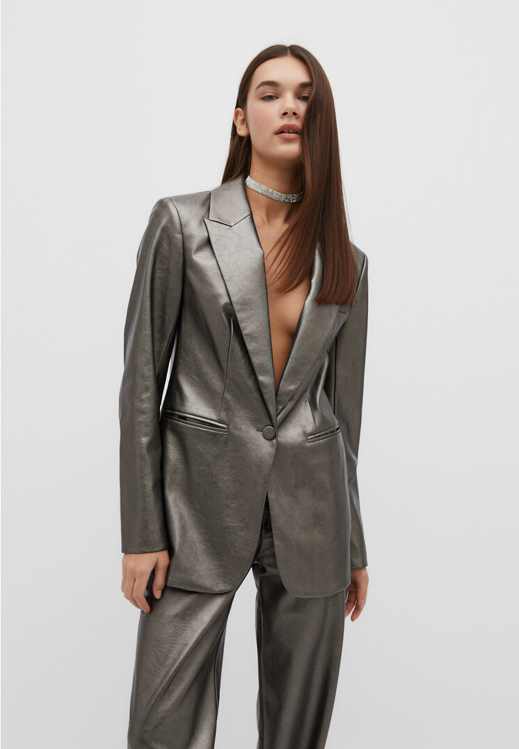 Stradivarius Blazer aus Kunstleder mit Metallic-Finish Dunkelgrau XL
Stradivarius Blazer aus Kunstleder mit Metallic-Finish Dunkelgrau XL