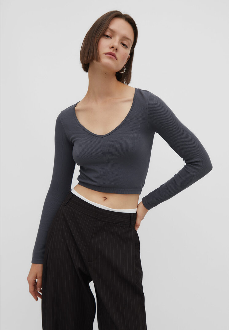 Stradivarius Nahtloses Shirt mit V-Ausschnitt Graumeliert XS