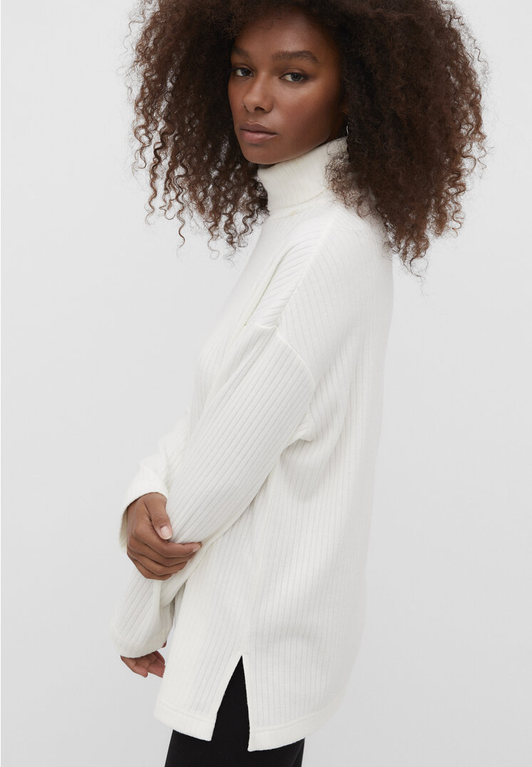 Stradivarius Oversize-Shirt mit Rollkragen Ecru M
