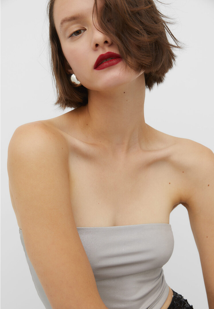 Stradivarius Błyszczący top bandeau Szary S