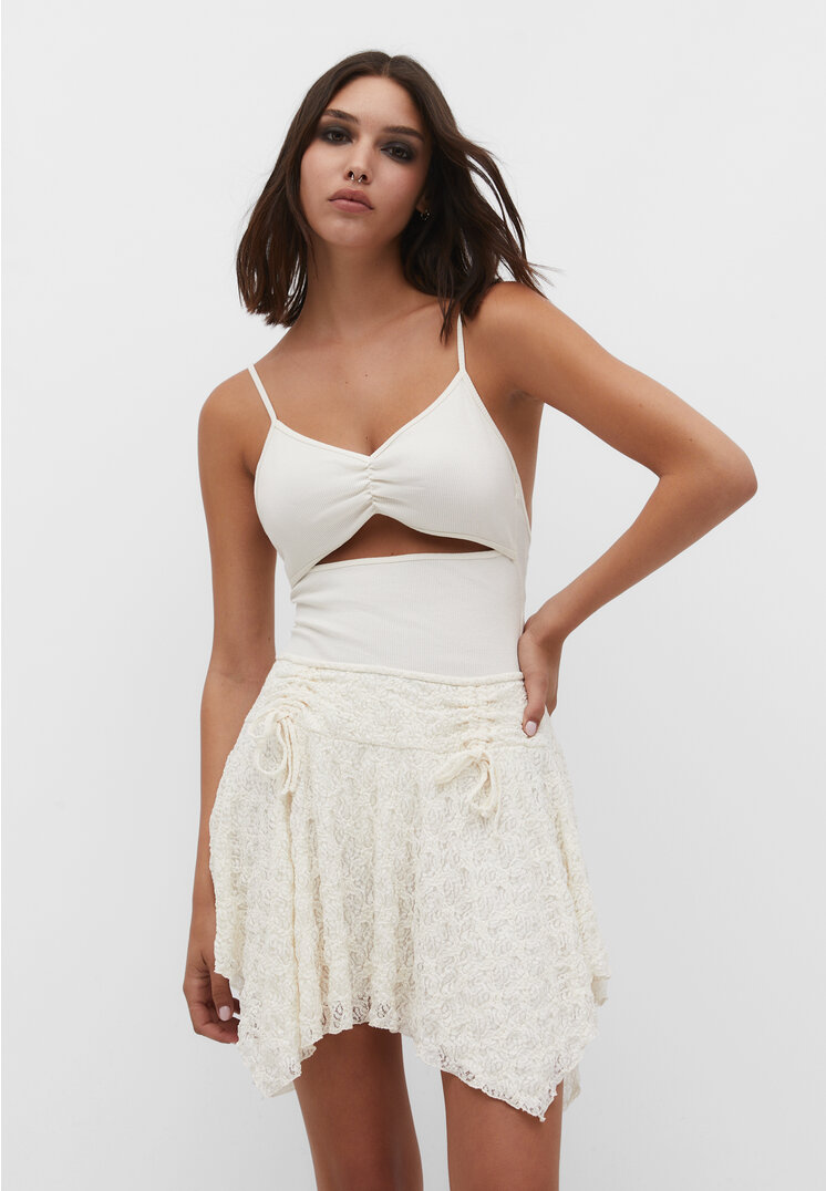 Stradivarius Träger-Body mit Cut-outs vorne Beige XL