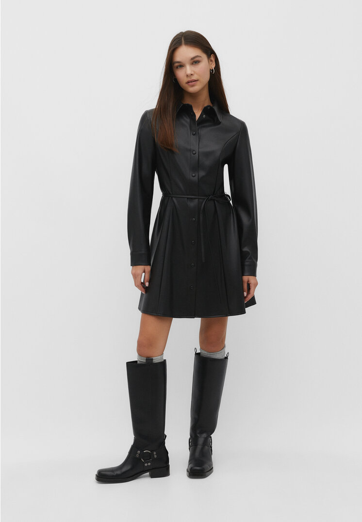 Stradivarius Kurzes Hemdkleid aus Kunstleder Schwarz S