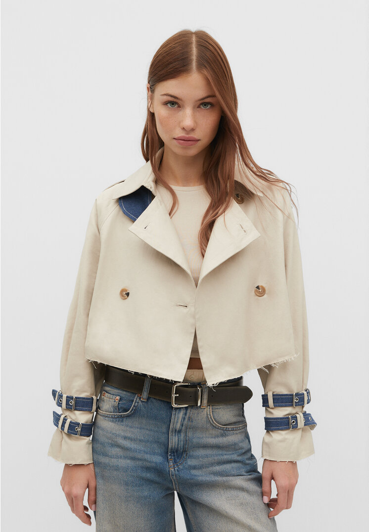 Stradivarius Cropped-Trenchcoat mit Denimdetails Steingrau M