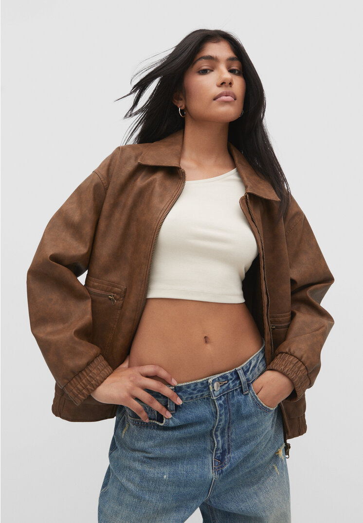 Stradivarius Oversize-Kunstlederjacke mit Taschen Braun L