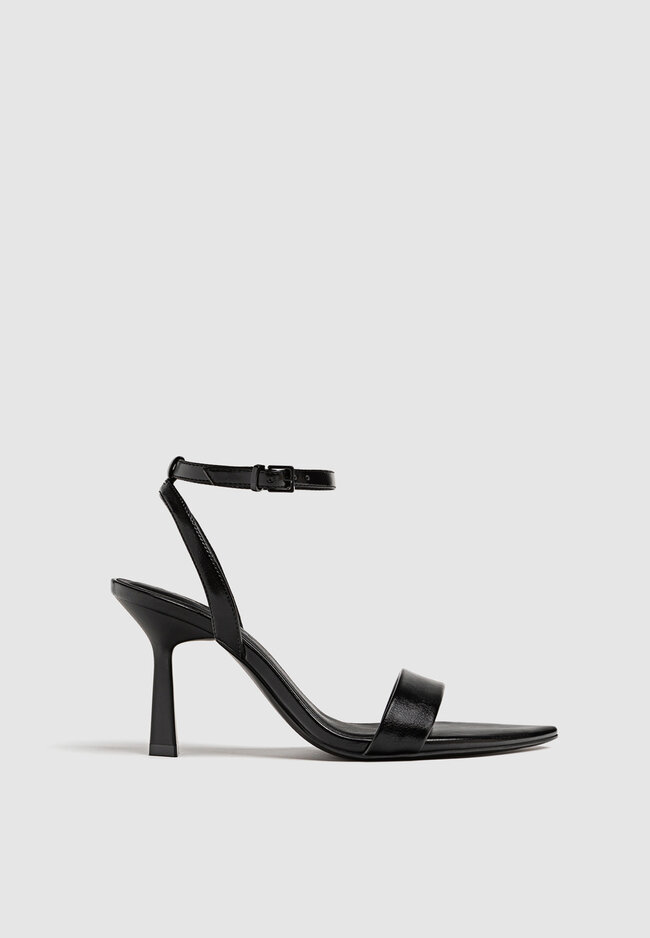 Stradivarius Sandalen mit hohem Absatz und Riemchen zum Binden SCHWARZ 37
Stradivarius Sandalen mit hohem Absatz und Riemchen zum Binden SCHWARZ 37