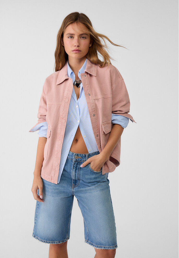 Stradivarius Hemdjacke aus Serge mit Taschen im Leoparden-Look Hellrosa S
Stradivarius Hemdjacke aus Serge mit Taschen im Leoparden-Look Hellrosa S
