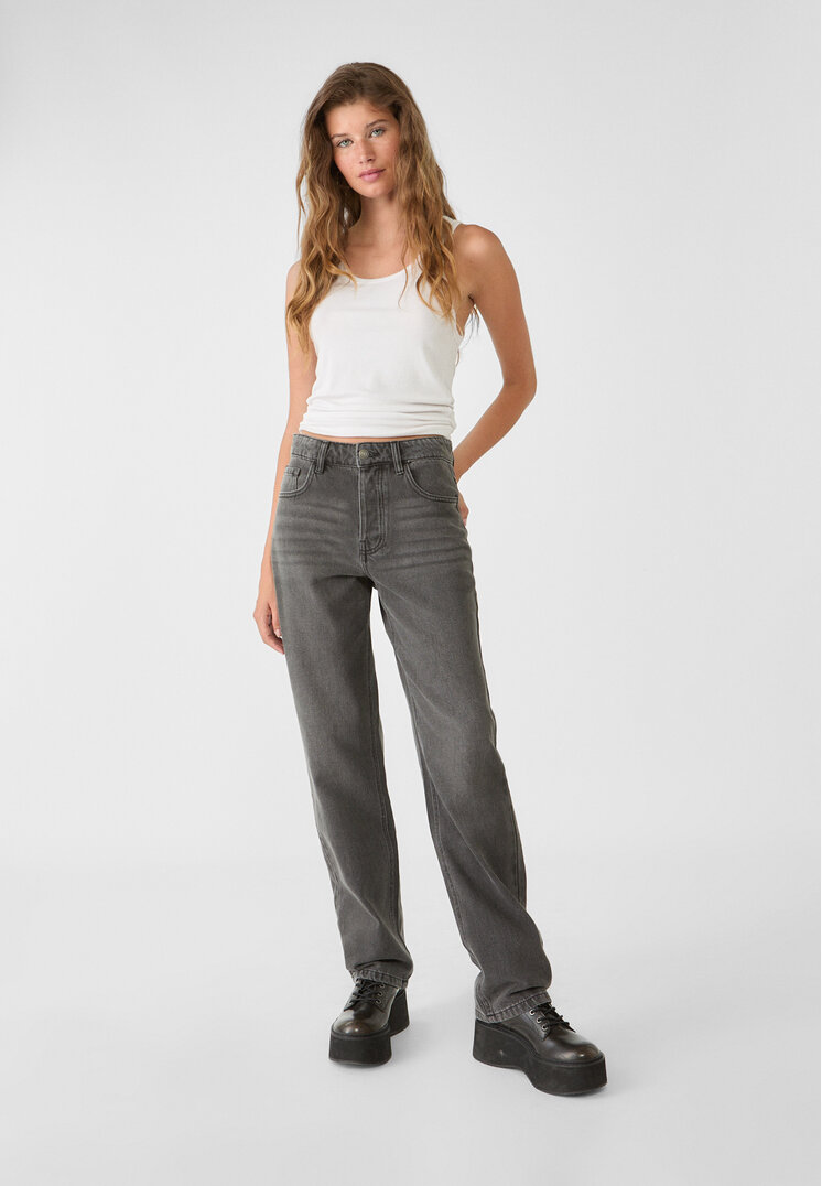 Stradivarius Jeansy ze średnim stanem Czarny denim 44