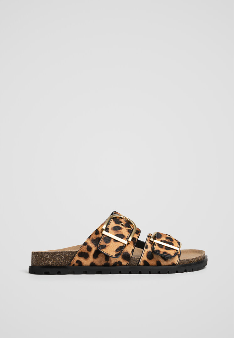 Stradivarius Flache Sandalen leoparden aus Leder mit Schnalle KOMBINIERT 40
Stradivarius Flache Sandalen leoparden aus Leder mit Schnalle KOMBINIERT 40