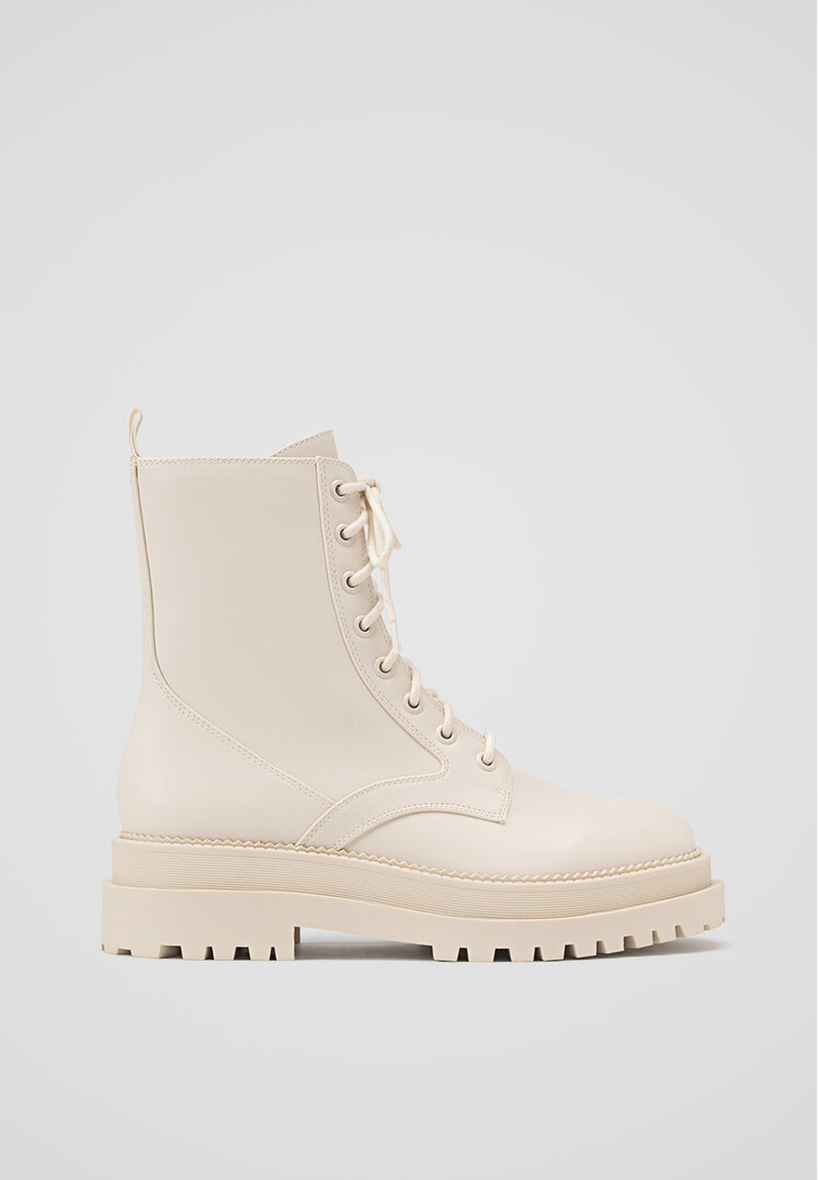 Stradivarius Flache Stiefeletten mit Schnürung NATUR 37