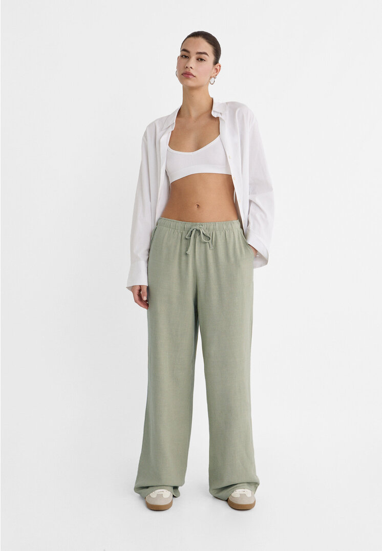 Stradivarius Lange, fließende Hose Stil mit Leinenanteil Khaki S