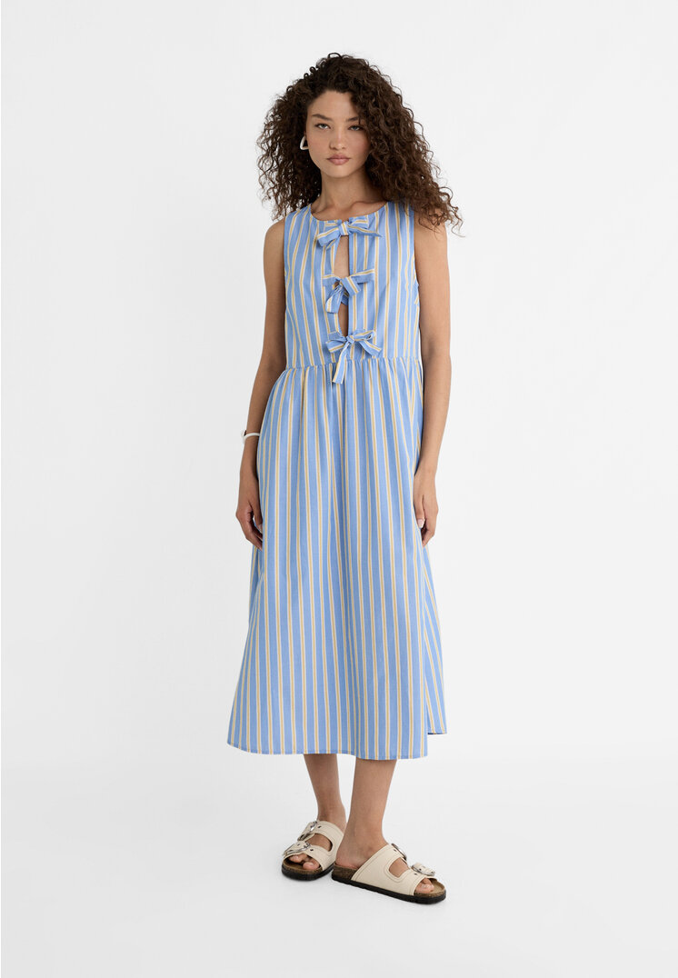 Stradivarius Fließendes Midikleid mit Schleifen und Streifen Himmelblau S
Stradivarius Fließendes Midikleid mit Schleifen und Streifen Himmelblau S