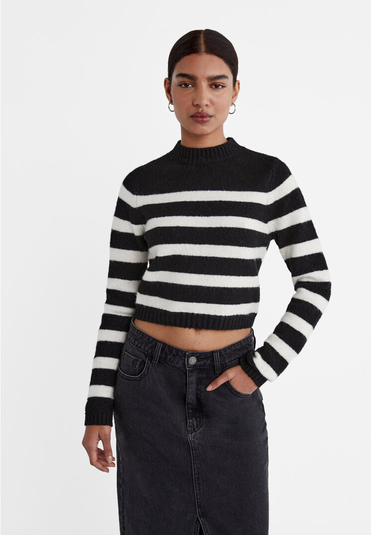 Stradivarius Gestreifter Cropped-Pullover aus weichem Material Schwarz S
Stradivarius Gestreifter Cropped-Pullover aus weichem Material Schwarz S