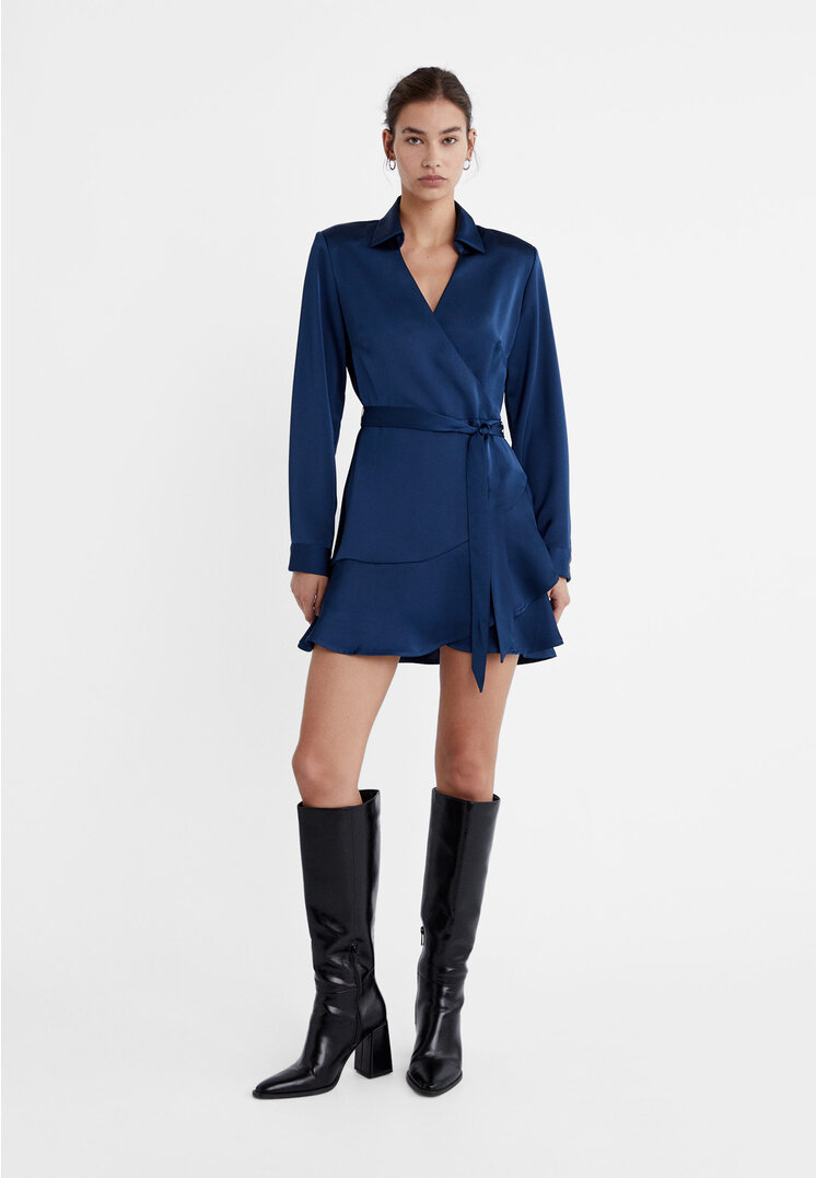 Stradivarius Kurzes Hemdkleid aus Satin Marineblau L