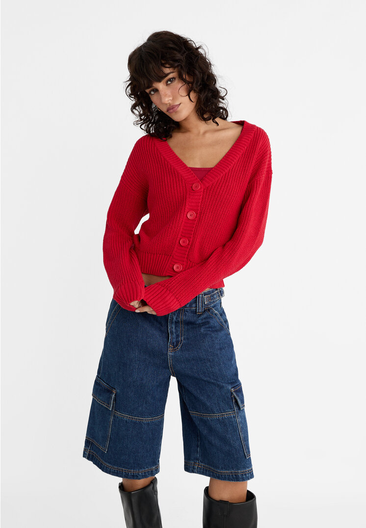 Stradivarius Cardigan mit Knöpfen Dunkelrot S