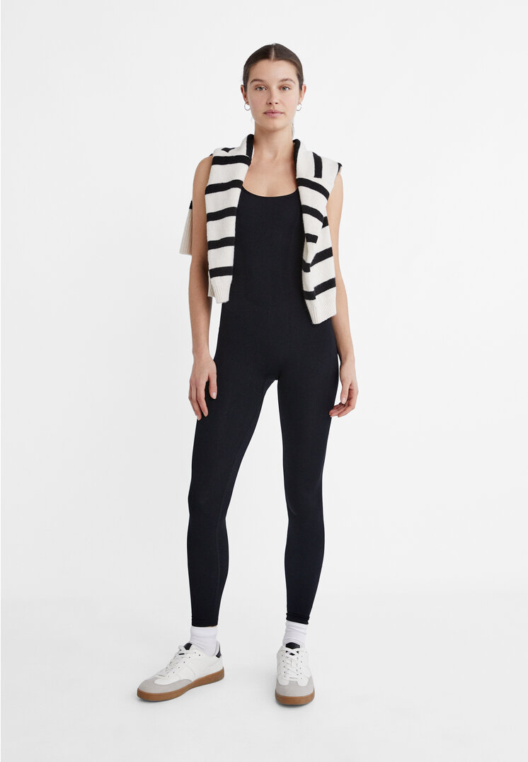 Stradivarius Nahtloser Sportjumpsuit Schwarz XS