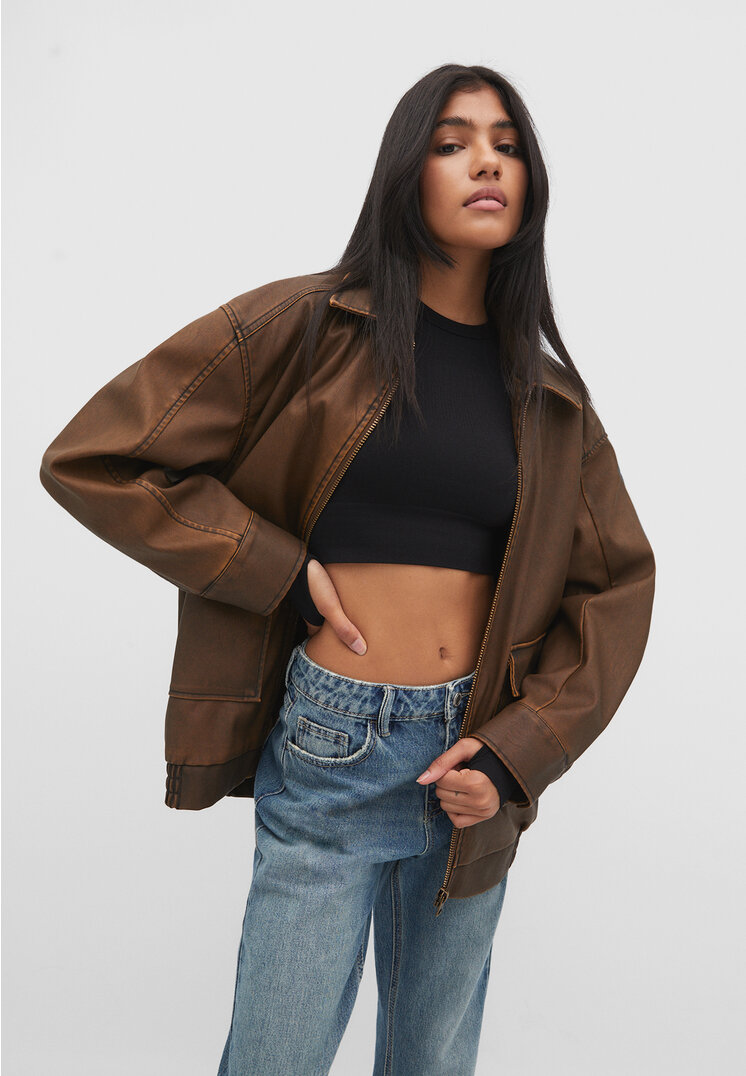 Stradivarius Jacke aus verwaschenem Kunstleder mit Taschen Karamell L