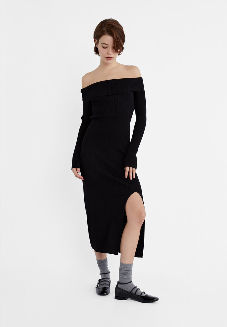 Stradivarius Langes Strickkleid mit Bateau-Ausschnitt Schwarz S