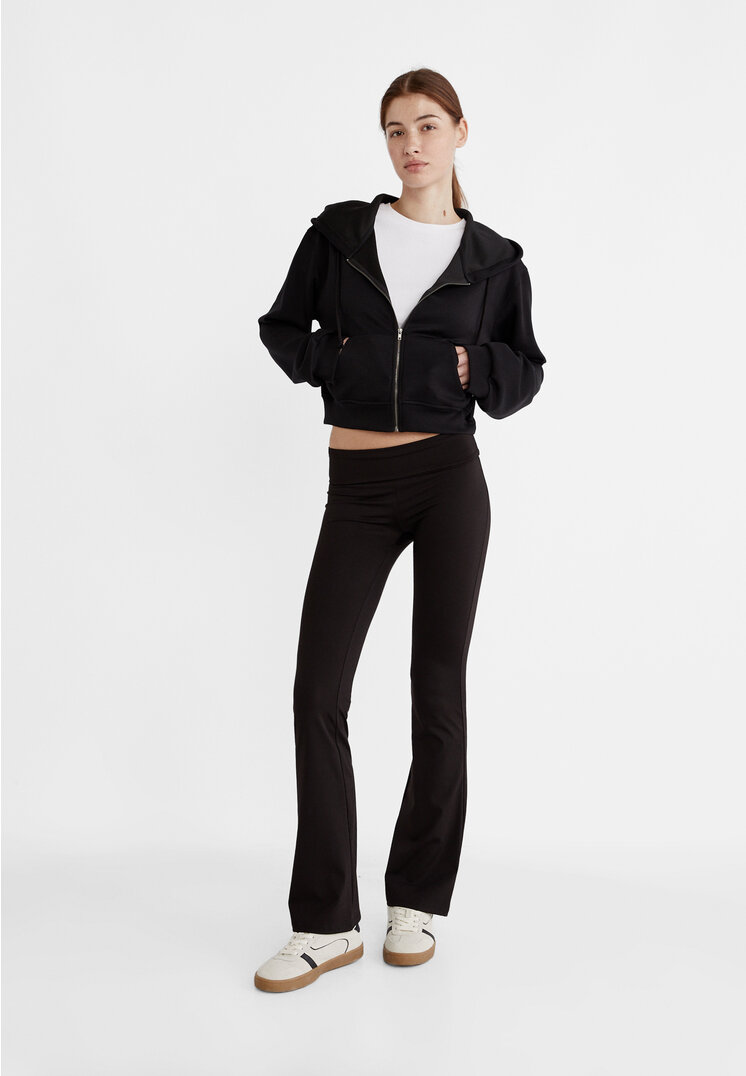 Stradivarius Figurformende Leggins-Schlaghose Schwarz XS