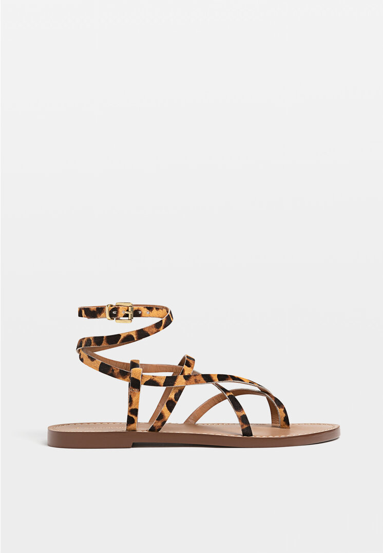 Stradivarius Flache Sandalen aus Leder mit Riemchen und Leopardenprint KOMBINIERT 35
Stradivarius Flache Sandalen aus Leder mit Riemchen und Leopardenprint KOMBINIERT 35