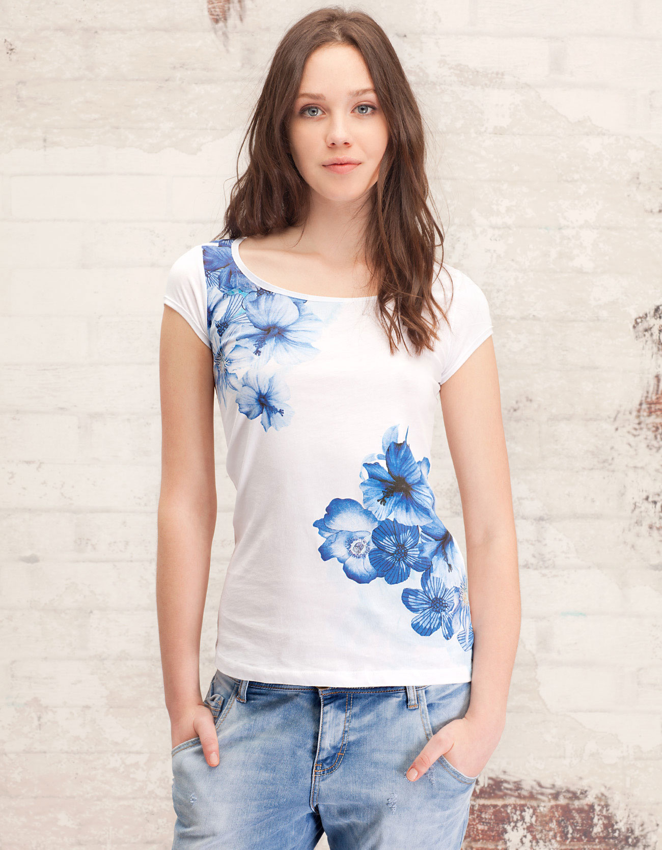 https://static.e-stradivarius.net/5/photos/2012/V/0/1/p/4385/060/003/4385060003_1_1_2.jpg?timestamp=1332167860817