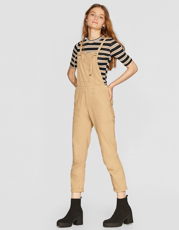 Shopping at Stradivarius. Join Karma 