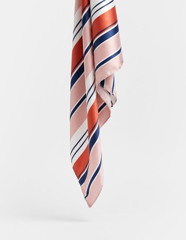 Stradivarius Gestreepte Bandana Bruin 55X55 Dames Wit stradivarius kopen in de aanbieding