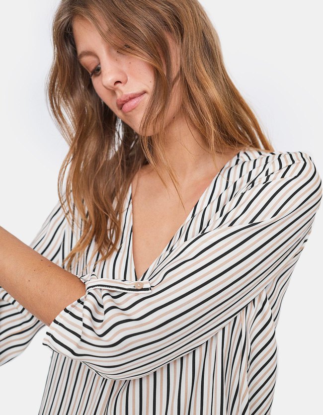 Stradivarius Lang Overhemd Met V Hals Dames Beige Xl stradivarius kopen in de aanbieding