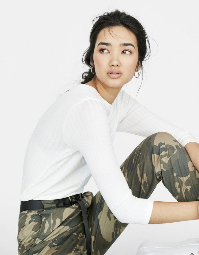 Stradivarius T Shirt Met Visgraatmotief Dames Ecru stradivarius kopen in de aanbieding