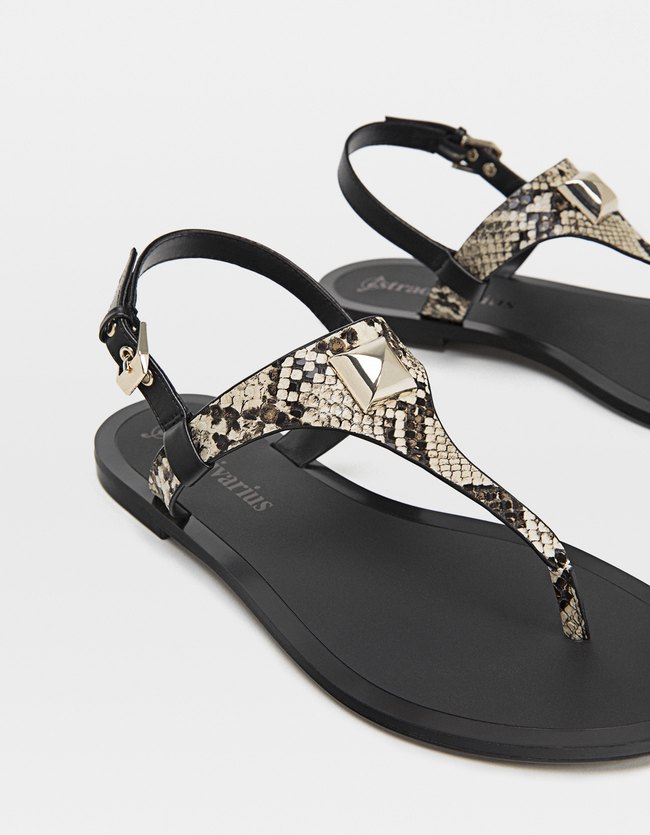 Stradivarius Platte Sandaal Met Animalprint Dames Parelgrijs 40 stradivarius kopen in de aanbieding Stradivarius Platte Sandaal Met Animalprint Dames Parelgrijs 40 stradivarius kopen in de aanbieding
