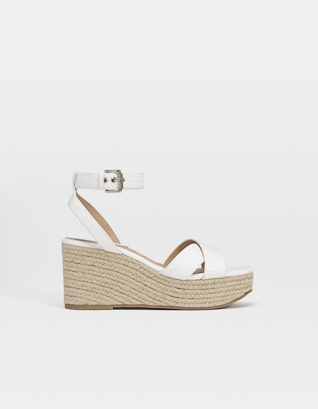 Stradivarius Gegraveerde Witte Sandaal Met Sleehak Dames Wit 36 stradivarius kopen in de aanbieding Stradivarius Gegraveerde Witte Sandaal Met Sleehak Dames Wit 36 stradivarius kopen in de aanbieding