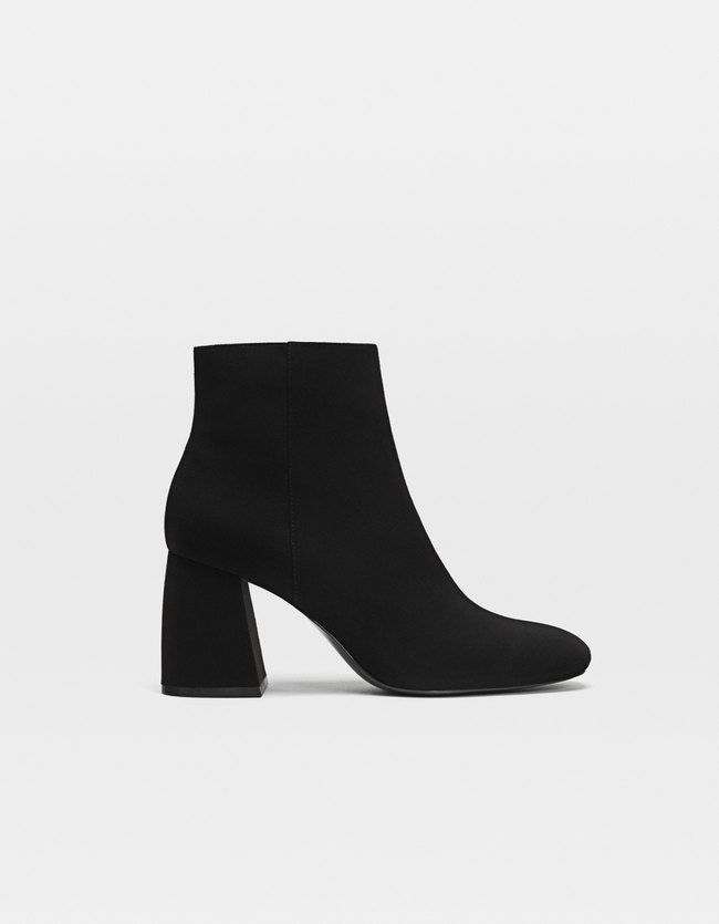 Stradivarius Zwart Enkellaarsje Met Hak En Rits Dames 36 stradivarius kopen in de aanbieding Stradivarius Zwart Enkellaarsje Met Hak En Rits Dames 36 stradivarius kopen in de aanbieding