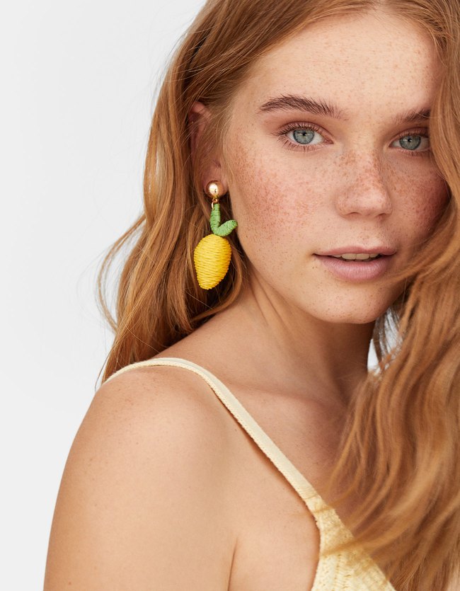 Stradivarius Oorbellen In De Vorm Van Een Citroen Dames Geel stradivarius kopen in de aanbieding