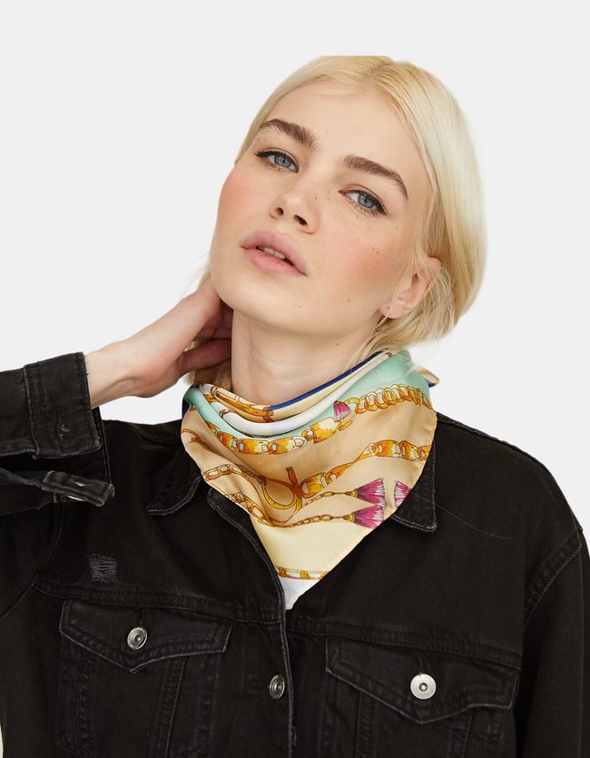 Stradivarius Bandana Met Kettingenprint Dames Marineblauw stradivarius kopen in de aanbieding