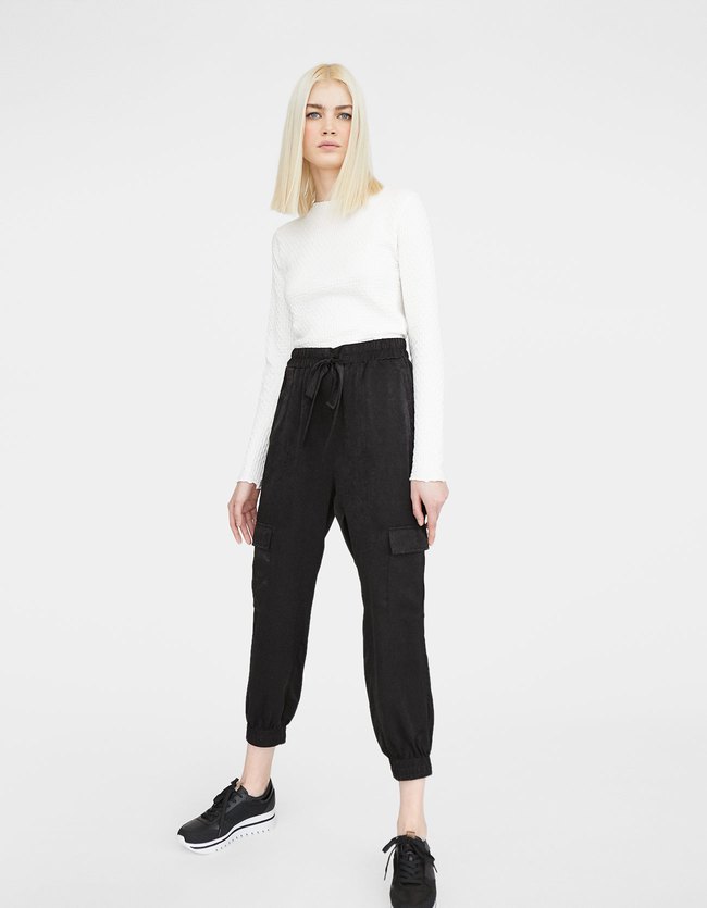 Stradivarius Satijnen Cargobroek Dames Zwart Xs stradivarius kopen in de aanbieding Stradivarius Satijnen Cargobroek Dames Zwart Xs stradivarius kopen in de aanbieding
