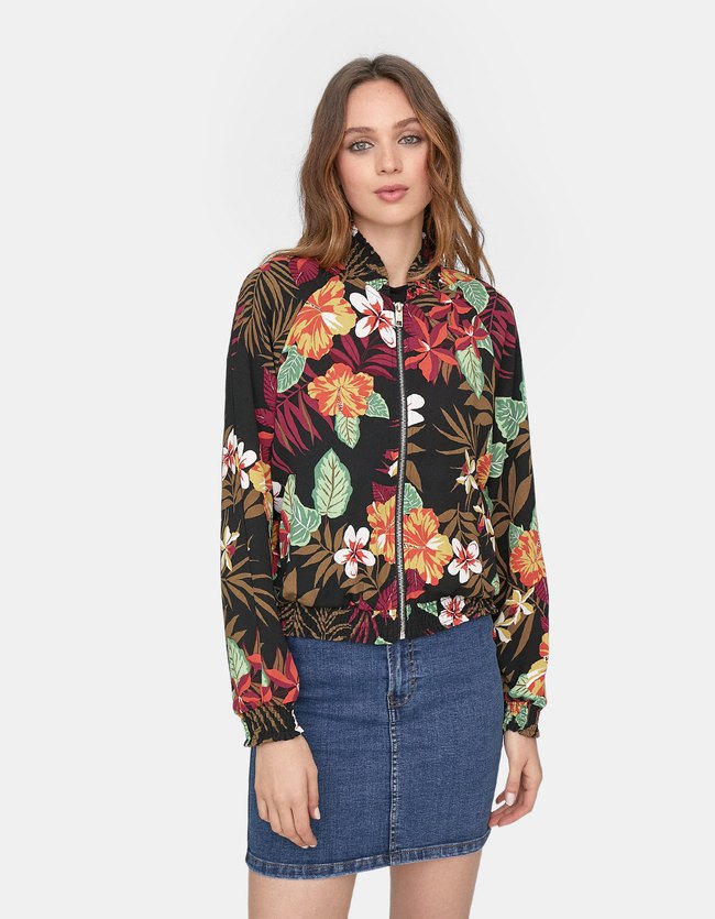 Stradivarius Ruim Soepelvallend Printjack Dames Zwart stradivarius kopen in de aanbieding Stradivarius Ruim Soepelvallend Printjack Dames Zwart stradivarius kopen in de aanbieding