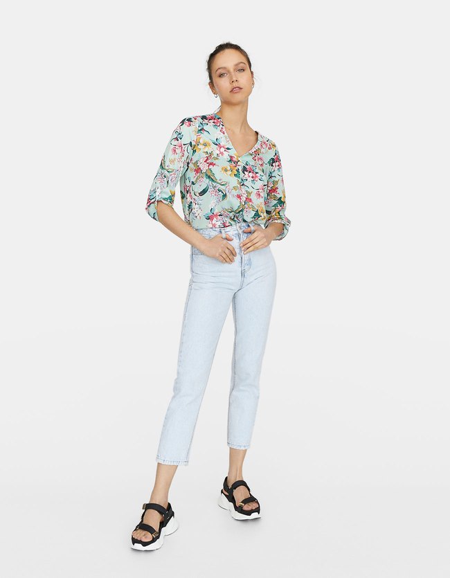 Stradivarius Blouse Met V Hals En 34 Mouw Dames Pastelgroen stradivarius kopen in de aanbieding