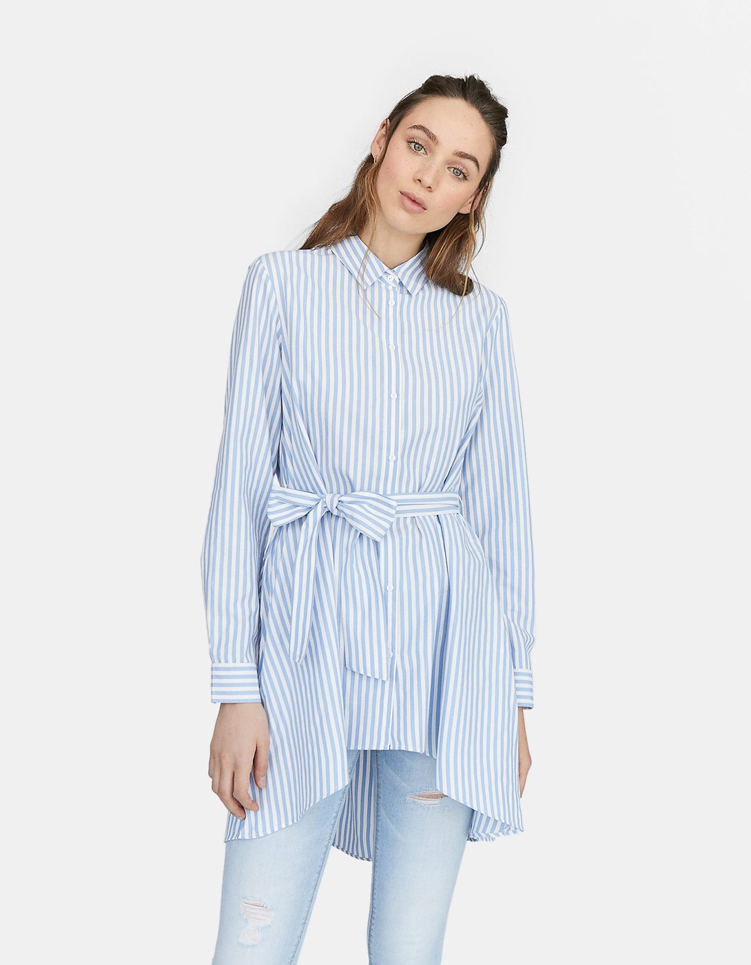 Shoptagr Langes Hemd Mit Gurtel By Stradivarius