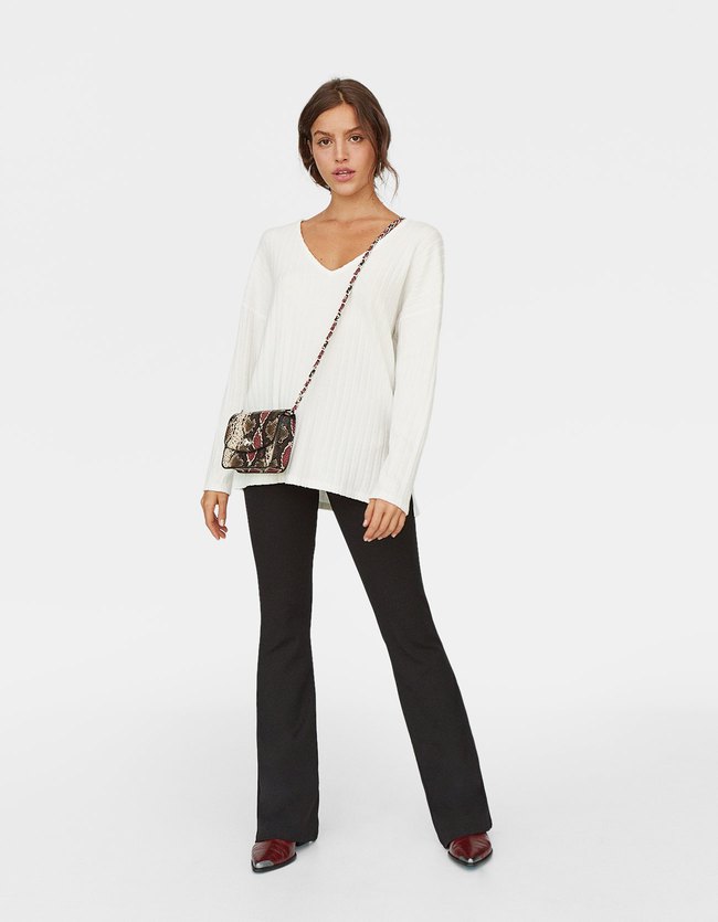 Stradivarius Geruwd Ribshirt Met V Hals Dames Ecru Xs stradivarius kopen in de aanbieding