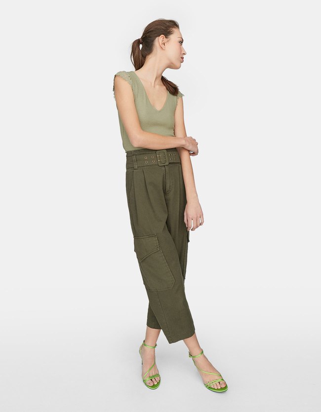 Stradivarius Top Met Kant Dames Kaki stradivarius kopen in de aanbieding