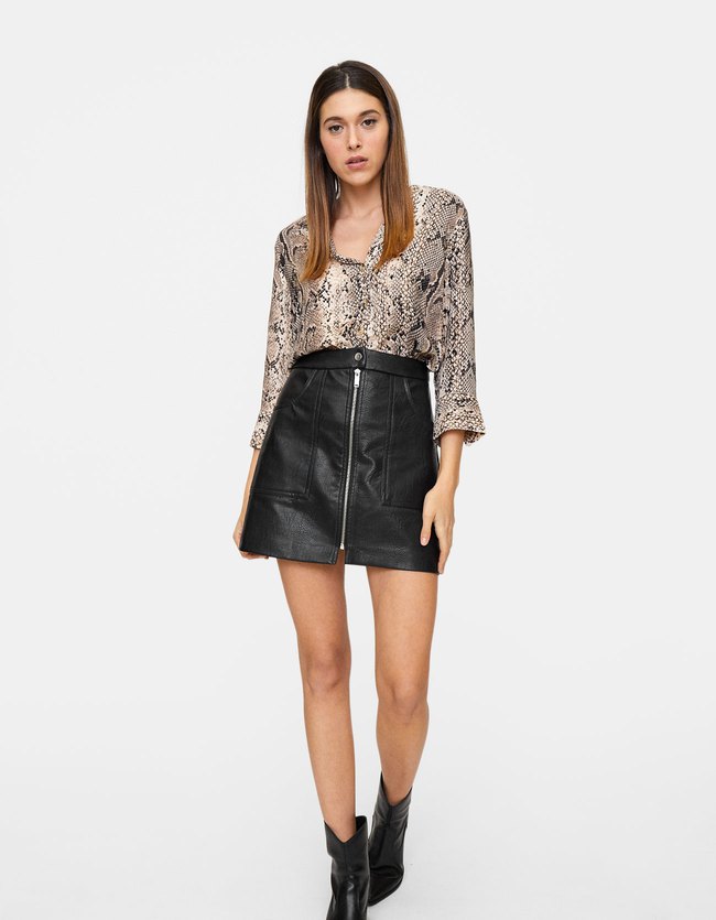 Stradivarius Viscose Blouse Met Slangenprint Dames Beige stradivarius kopen in de aanbieding