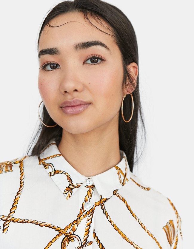 Stradivarius Blouse Met Kettingenprint Dames Transparant stradivarius kopen in de aanbieding