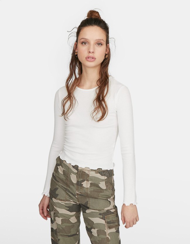 Stradivarius T Shirt Met Lange Mouw En Vlechtrand Dames Ecru stradivarius kopen in de aanbieding