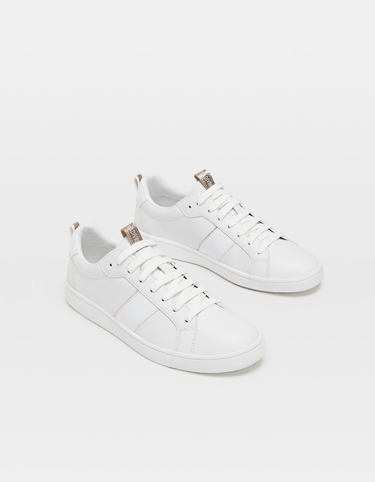 Weiße Sneaker mit mehreren Details Weiße Sneaker mit mehreren Details