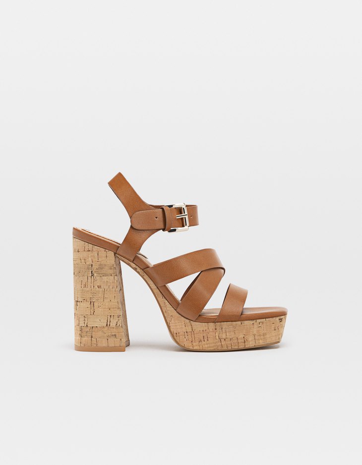 Bruine Met Hak NullStradivarius Kurken Plateauzool En Sandaal UpVMqzS