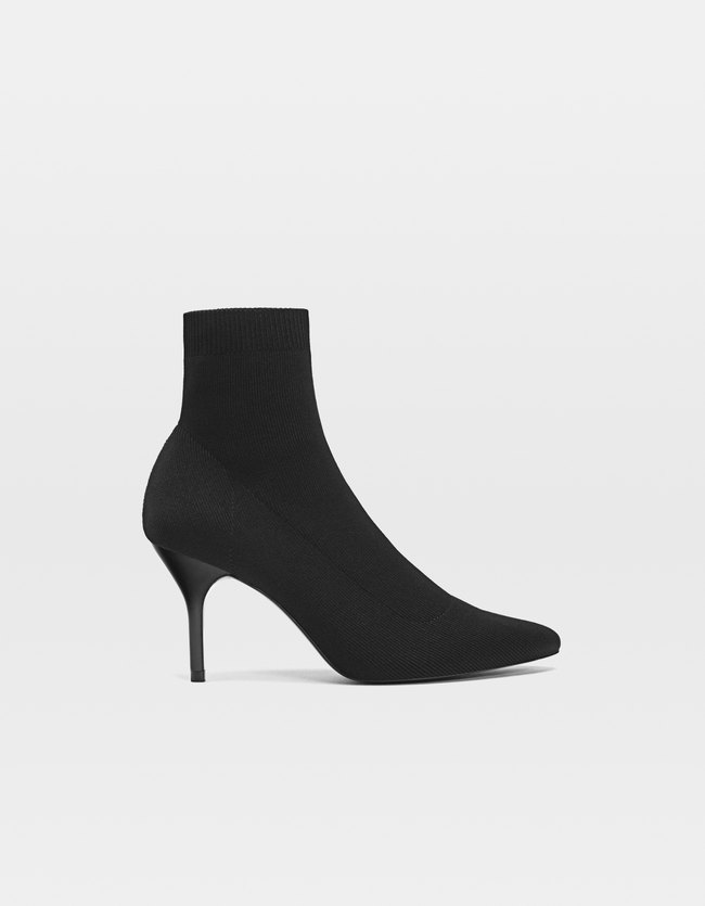 Stradivarius Enkellaars Van Zwarte Stof Met Smalle Hak Dames Zwart 40 stradivarius kopen in de aanbieding Stradivarius Enkellaars Van Zwarte Stof Met Smalle Hak Dames Zwart 40 stradivarius kopen in de aanbieding